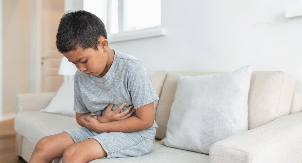 Hệ tiêu hóa non nớt khiến trẻ dễ bị táo bón và tiêu chảy