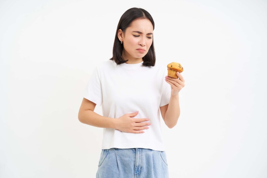 Đầy hơi, đau bụng hoặc khó tiêu sau ăn là biểu hiện thường gặp khi hệ tiêu hóa nhạy cảm.